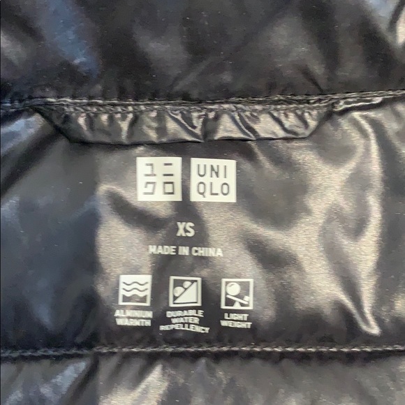Uniqlo packable puffer jacket - Picture 3 of 4
